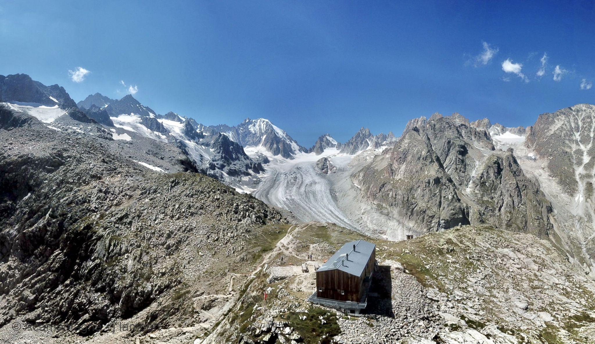 Panorama au drone : la cabane de Saleinaz au premier plan, le glacier de Saleina et son cirque de sommets