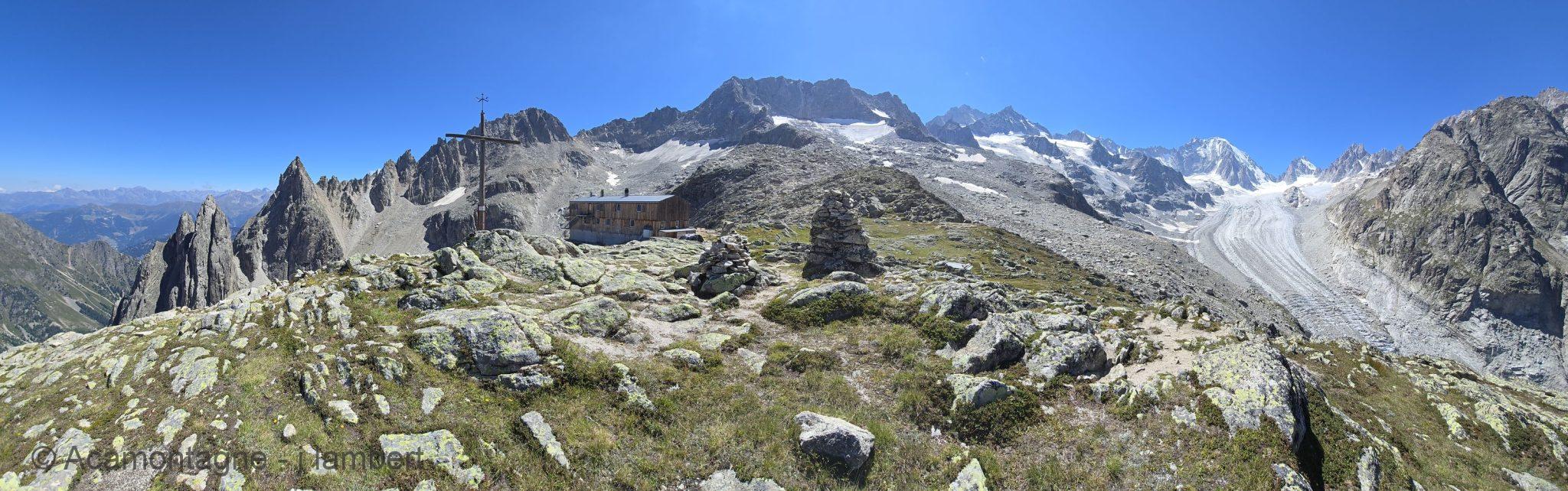 Panorama depuis la butte de la croix : la cabane, les Clochers des Planereuses et le glacier de Saleina