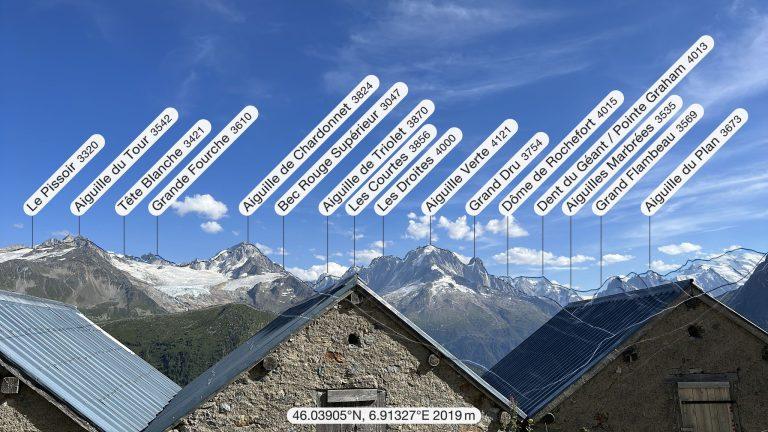 Panorama annoté depuis le refuge de Loriaz : Aiguille du Tour, Aiguille Verte, Grand Dru et Aiguille du Plan au-dessus des toits