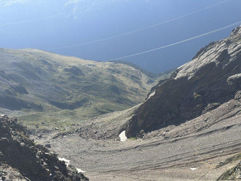 Vue plongeante sur le vallon de Loriaz depuis le col de la Terrasse