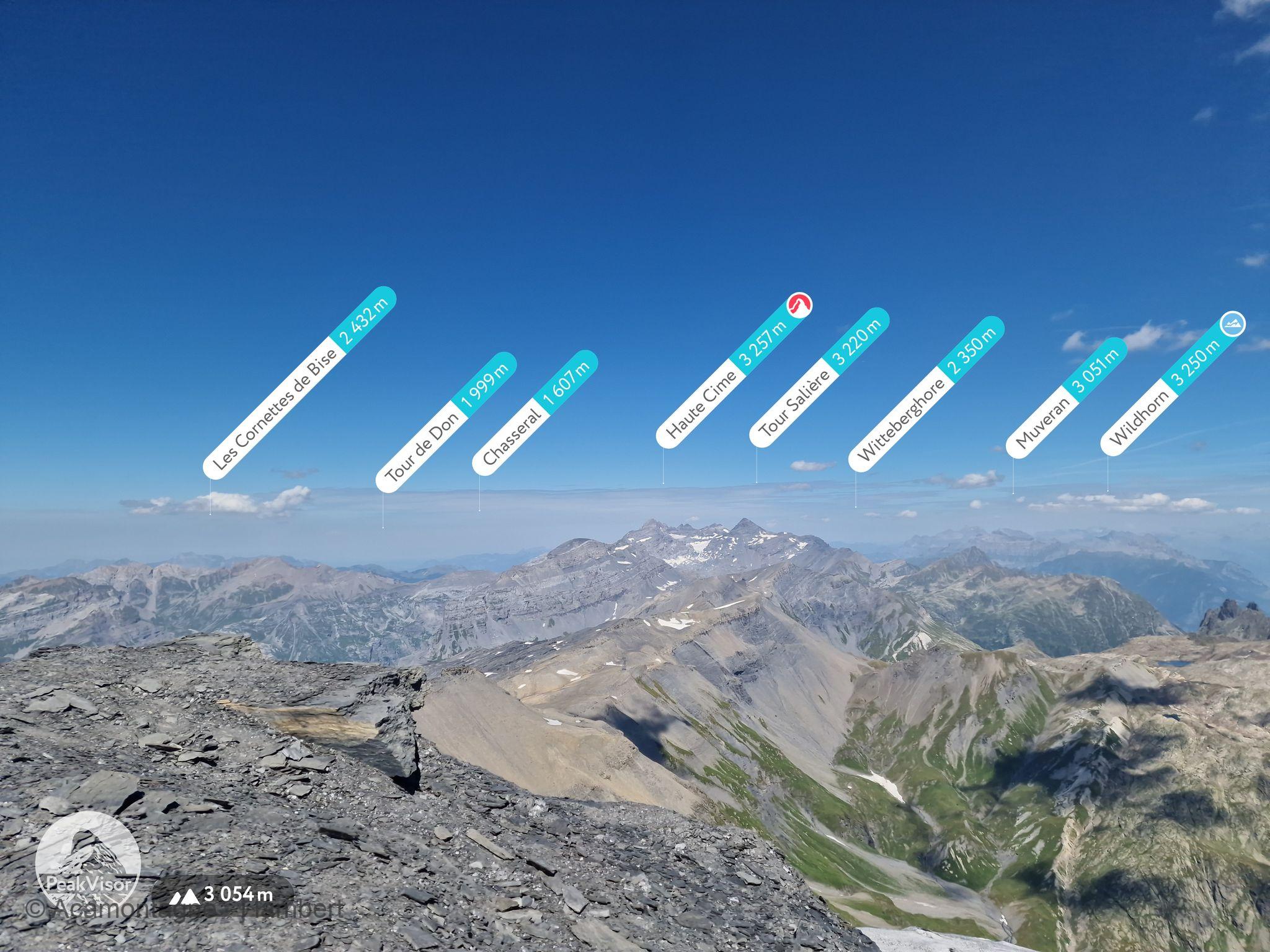 Panorama annoté près du sommet du Buet : Cornettes de Bise, Dents du Midi, Tour Sallière, Muveran et Wildhorn
