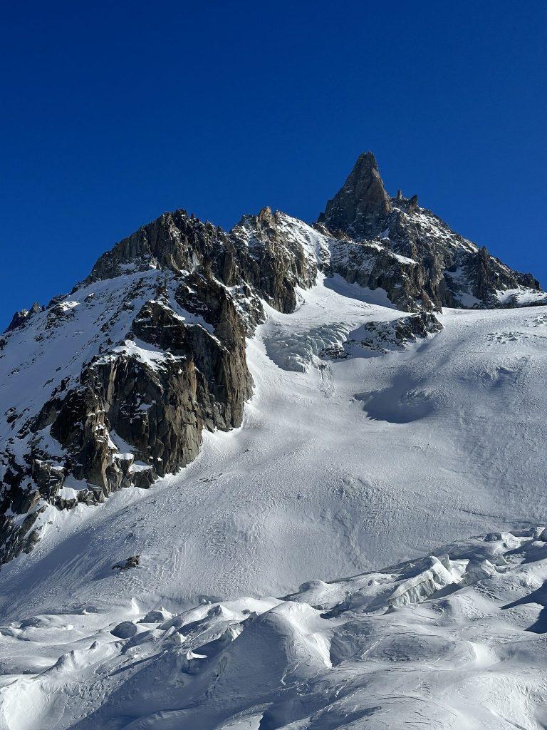 La Dent du Géant dominant le glacier et ses séracs